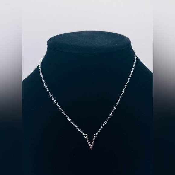 Jewelry - Stainless Steel Silver V Necklace | 16in | NWT
